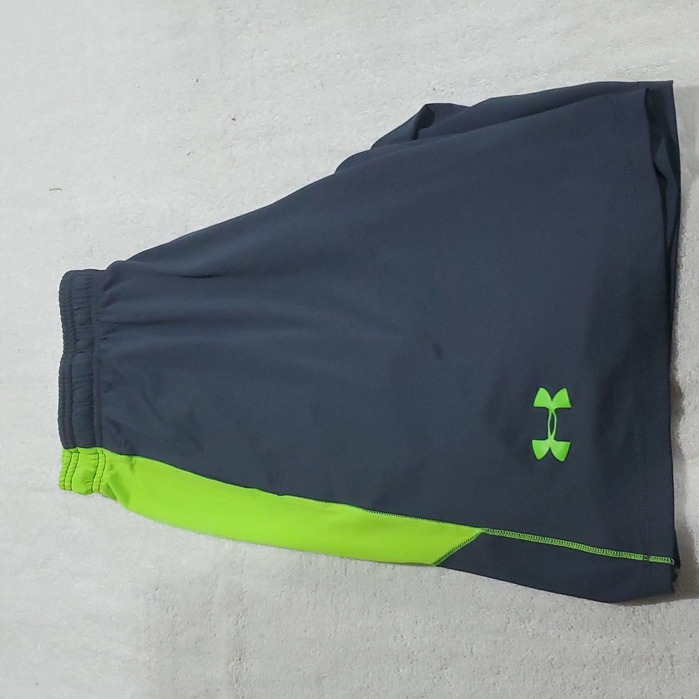 Under Armour, Size Large, Grey with green